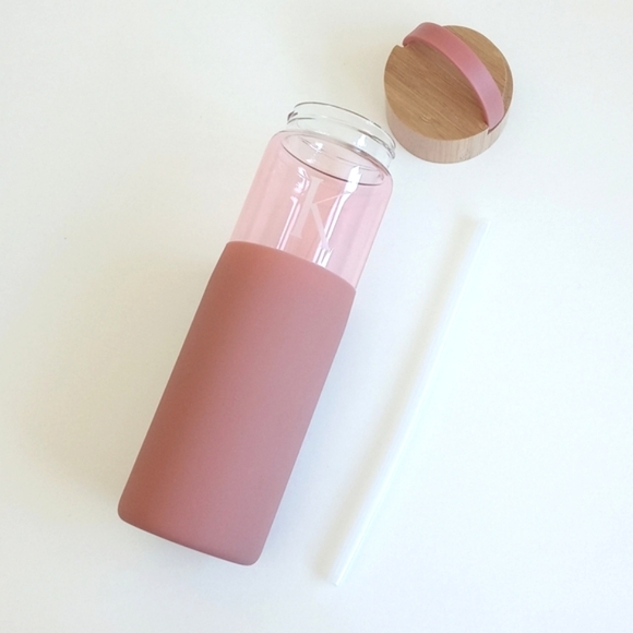 Anthropologie Pink Glass "K" Initial Tumbler with Bamboo Lid and Straw - Picture 2 of 11